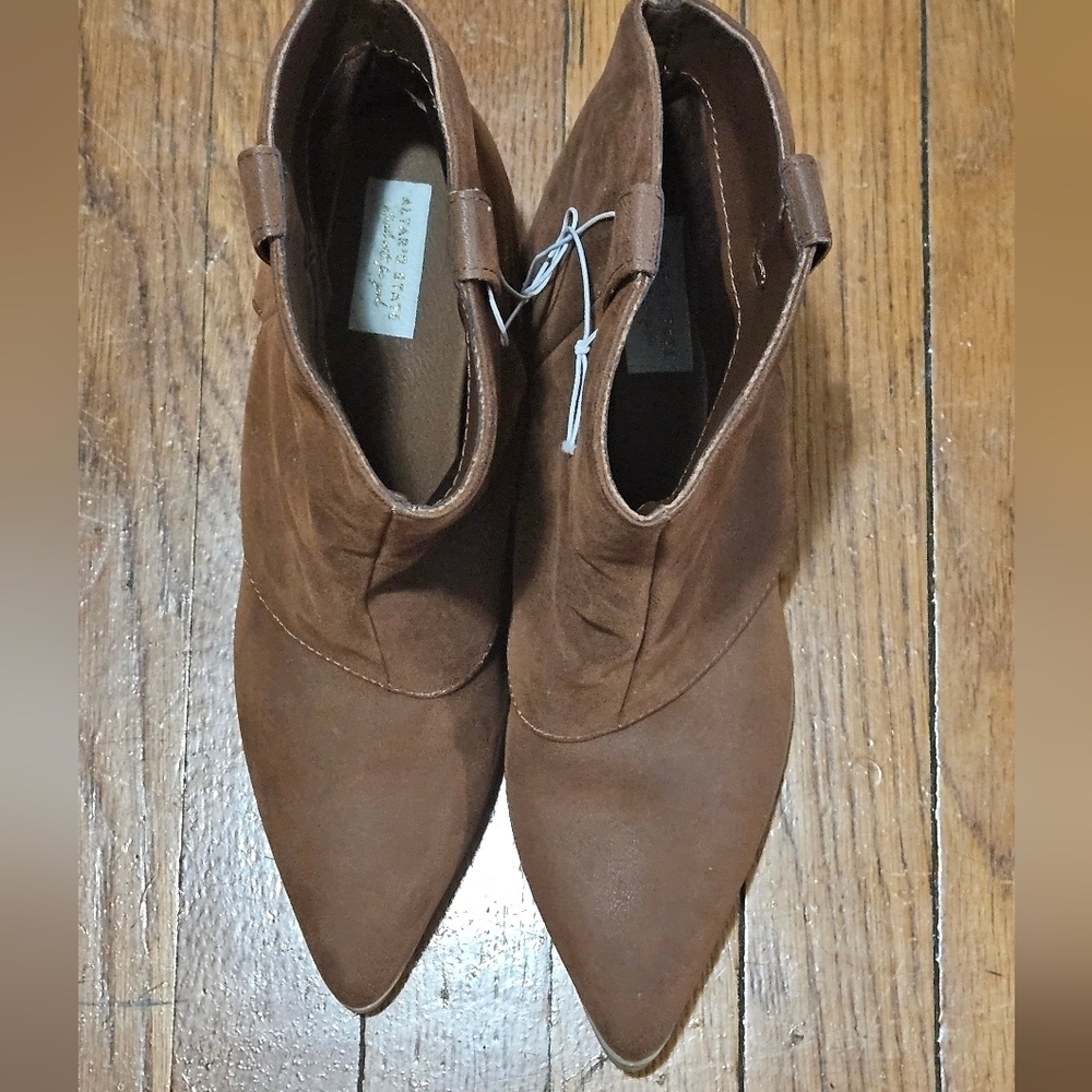 Altar'd State Ginger Fold Over Boots,with a stylish block heel Size 7.5 - Picture 6 of 12